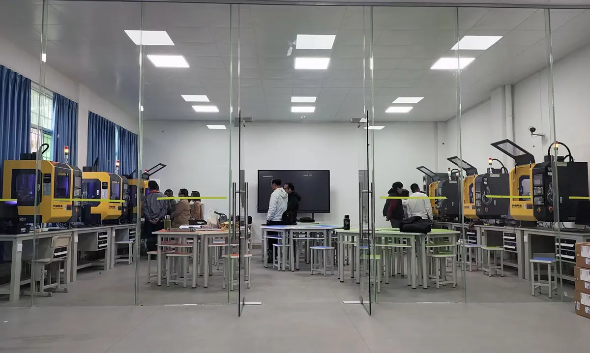 Compact 5-axis CNC milling machine